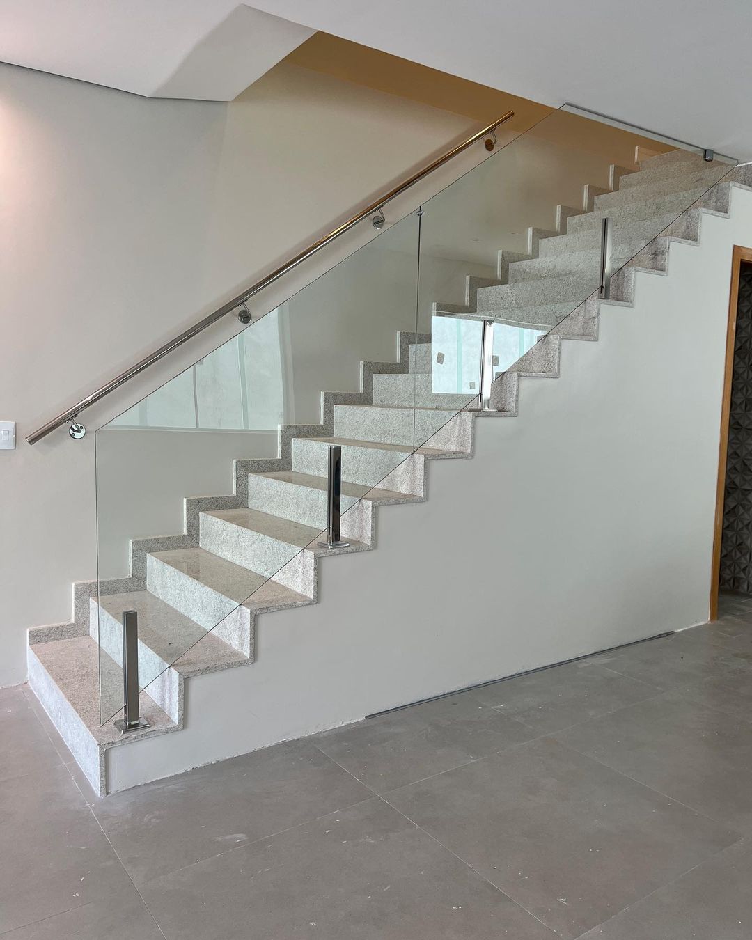 Guarda-Corpo e Escadas em Vidro