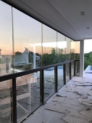 Guarda-Corpo e Escadas em Vidro