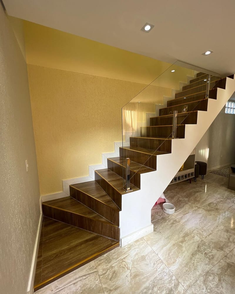 Guarda-Corpo e Escadas em Vidro