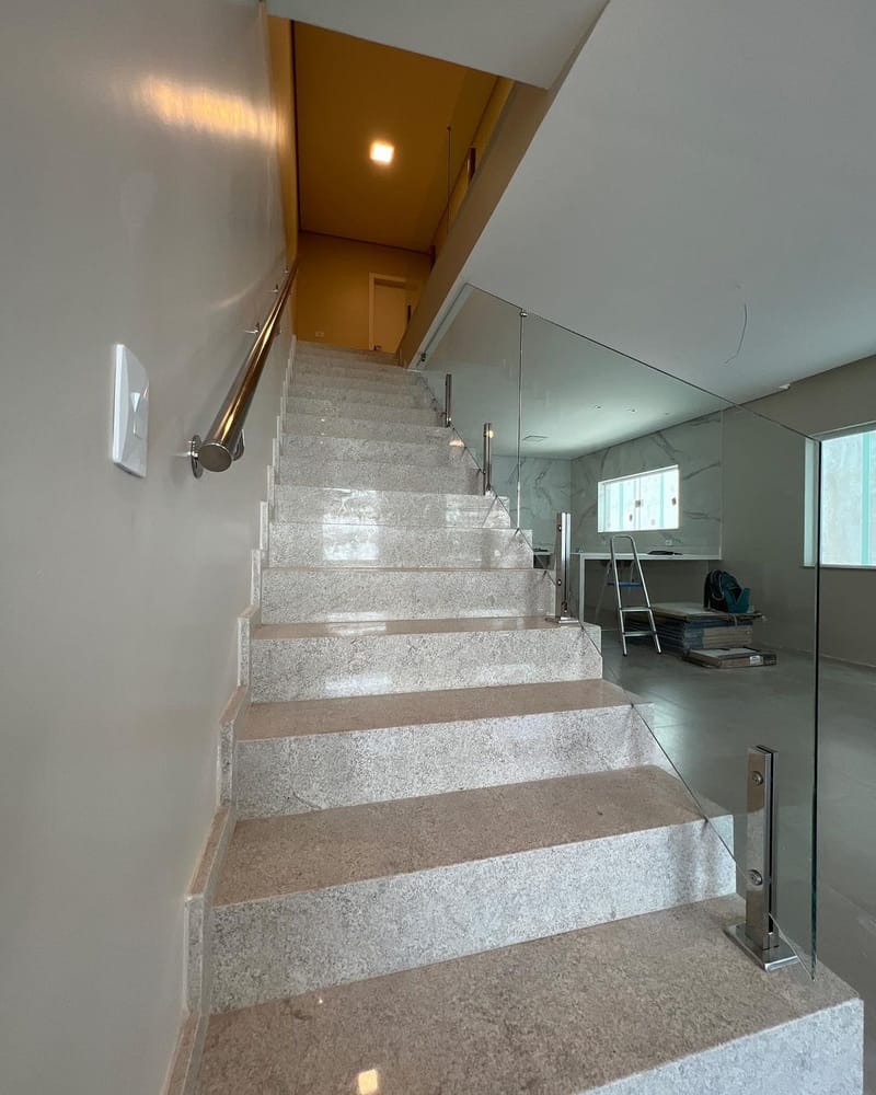 Guarda-Corpo e Escadas em Vidro