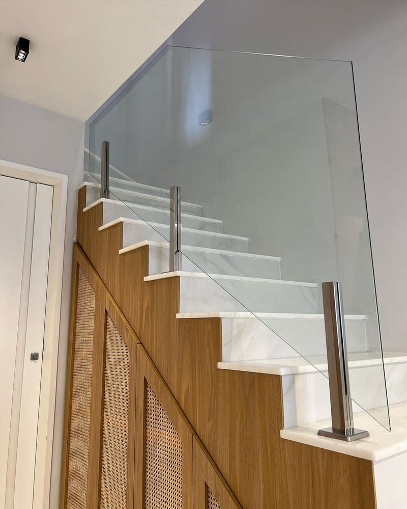 Guarda-Corpo e Escadas em Vidro