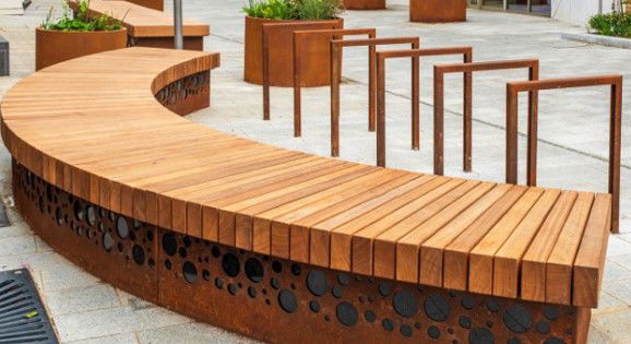 🪑 Assentos para você relaxar no parque! 🌿