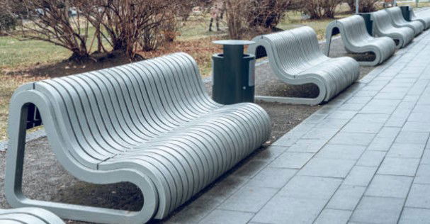 🪑 Assentos para você relaxar no parque! 🌿