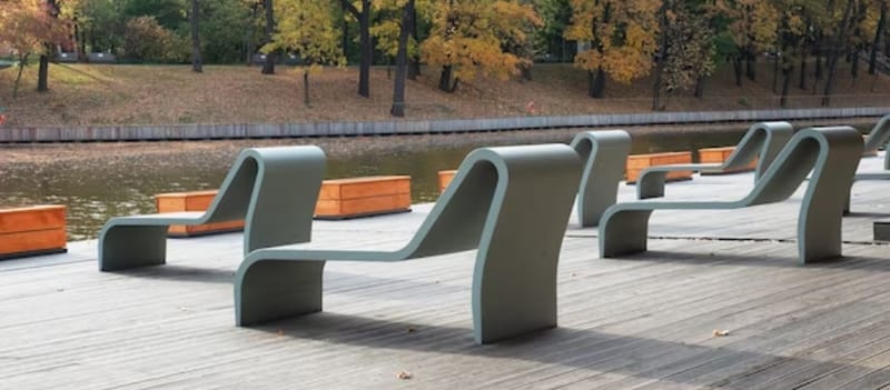 🪑 Assentos para você relaxar no parque! 🌿