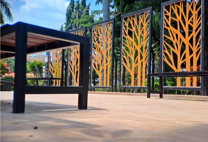 🪑 Assentos para você relaxar no parque! 🌿