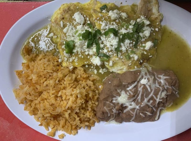 Tortitas de pollo en salsa verde