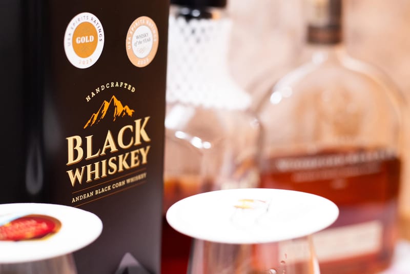 Cata Primer Whisky Maiz Rojo Black Whiskey (Peru) cena 3 pasos