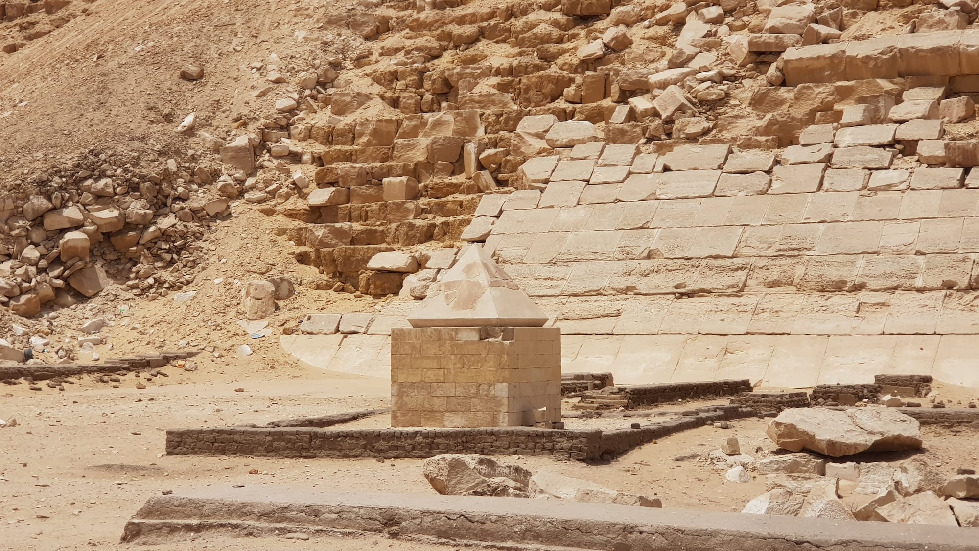 Totentempel bei der Roten Pyramide