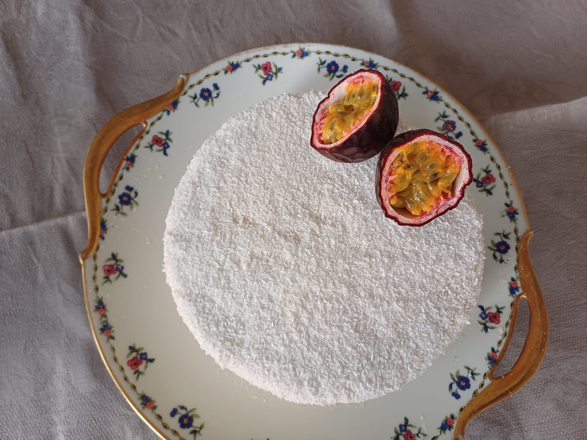 Entremet coco, mangue, passion