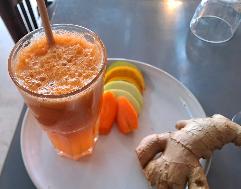 coktails orange, carotte, pomme, gingembre / orange, carrot, apple, ginger cocktails