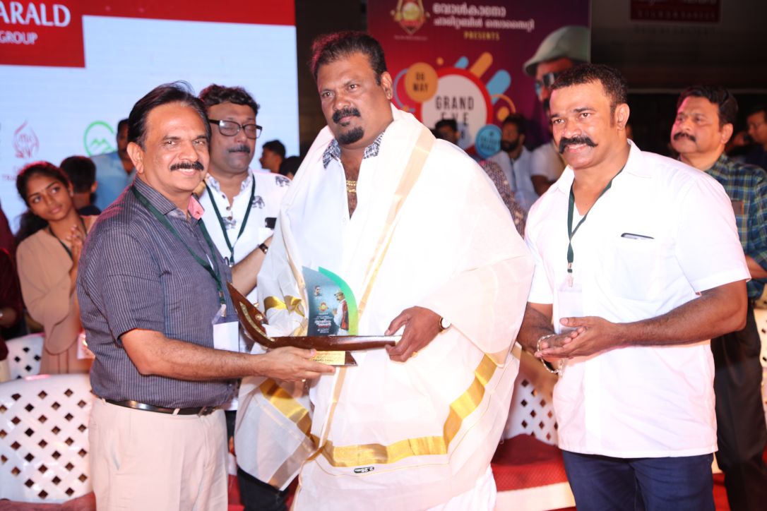 Career Achievement Award to Thalapathy Dinesh from Honorable Kozhikode Collector UV Jose