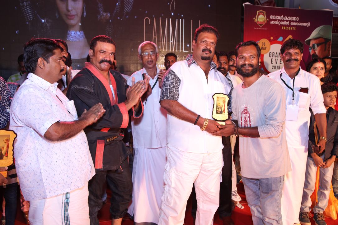 Stunt Master Thalapathy Dinesh Given To Best Performer Award To Sumesh Sastha Camera Man Of BLACK RIDER SHORT MOVIE