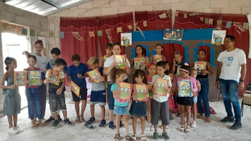 Smiles llega a la iglesia de Pedernales, Holguín
