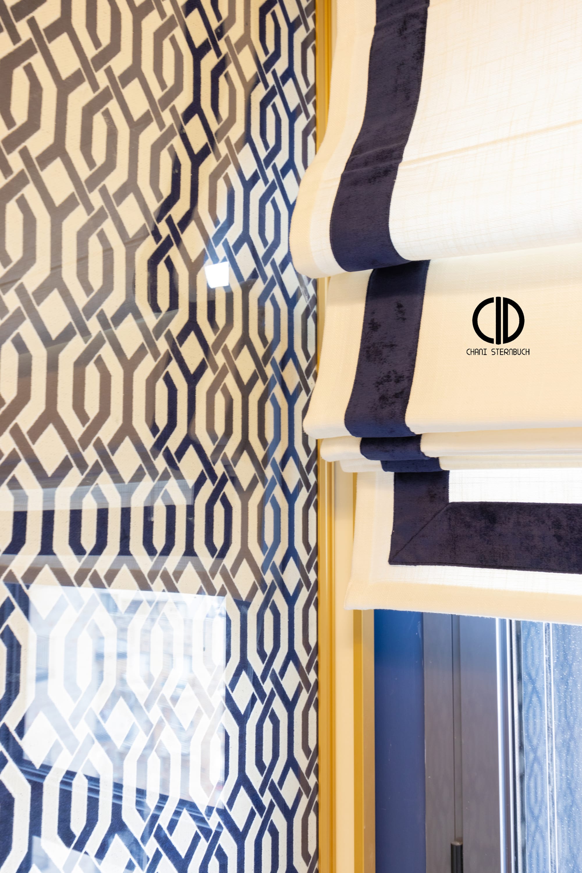 Exquisitely designed Agripas Airbnb apartment 1