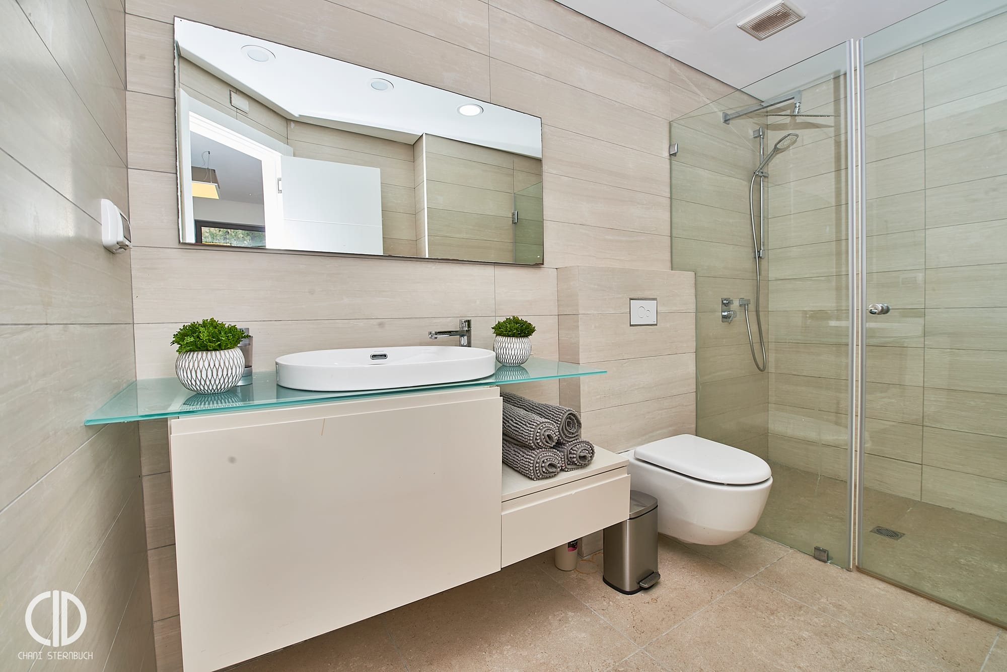 Simply furnished apartment Rachavia 