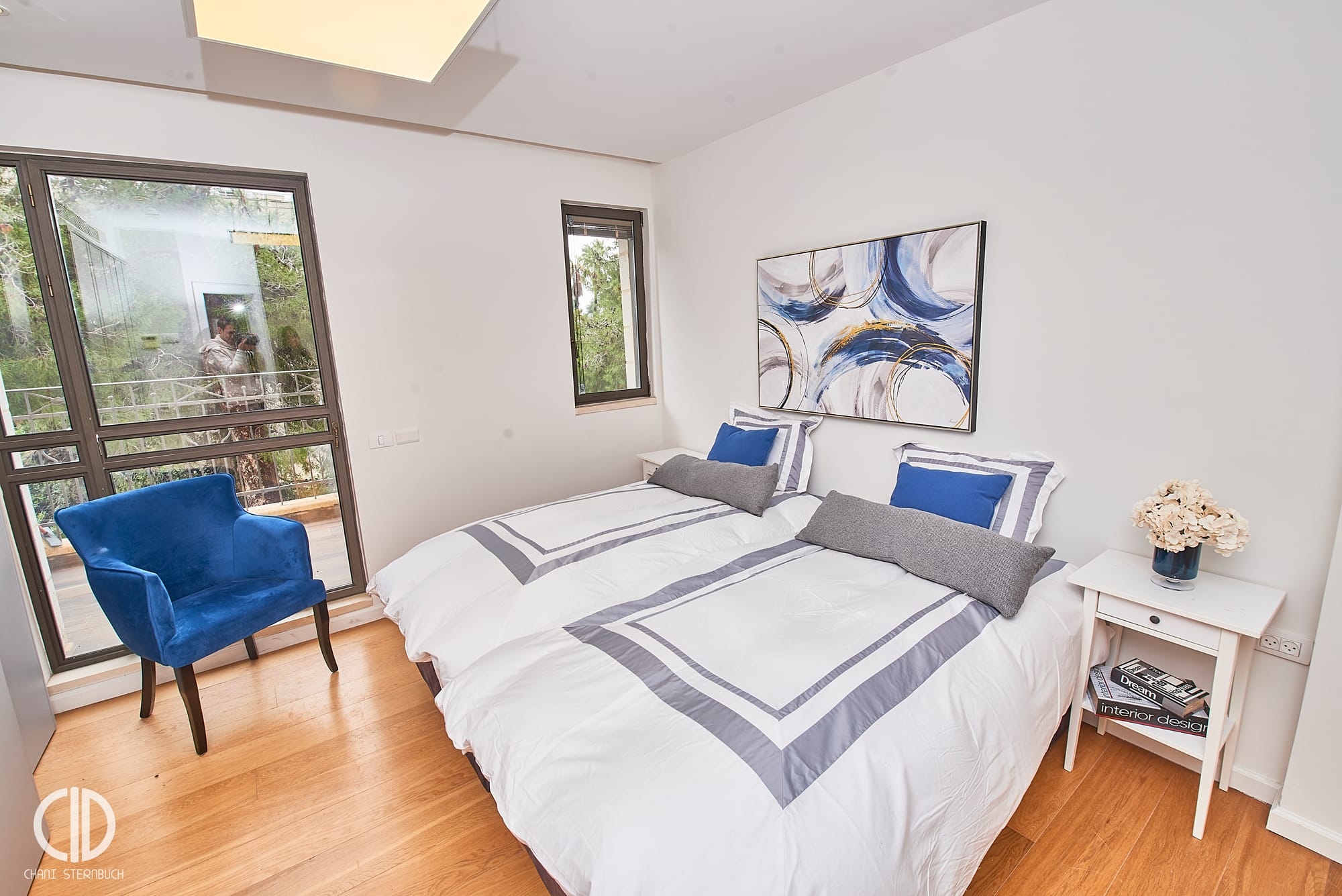 Simply furnished apartment Rachavia 