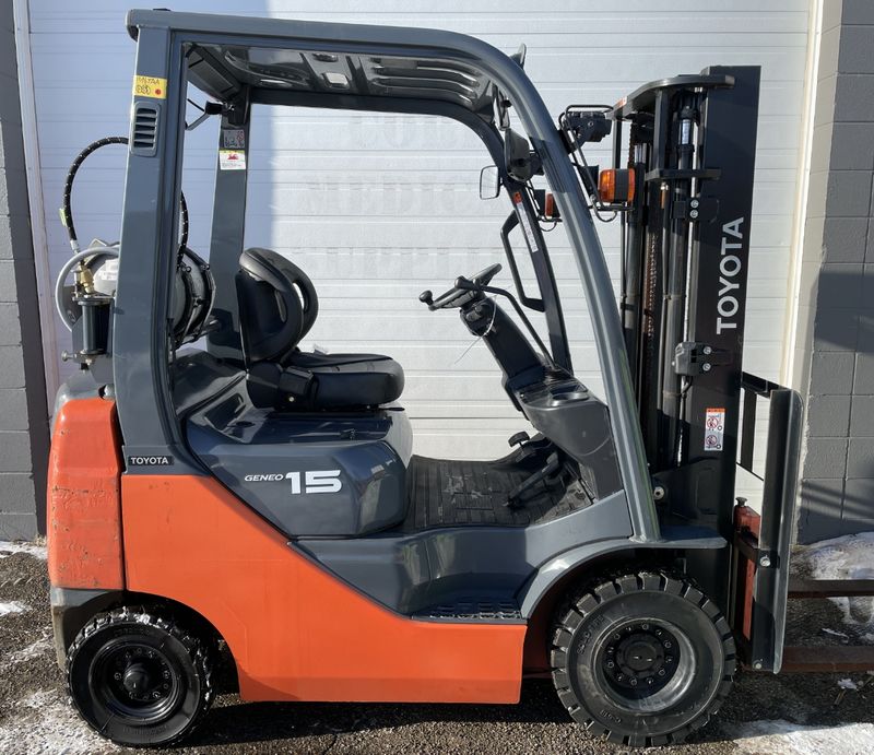 3,000 lb-5,000 lb. Gas/LP Warehouse Forklift, Pneumatic or Cushion Tires