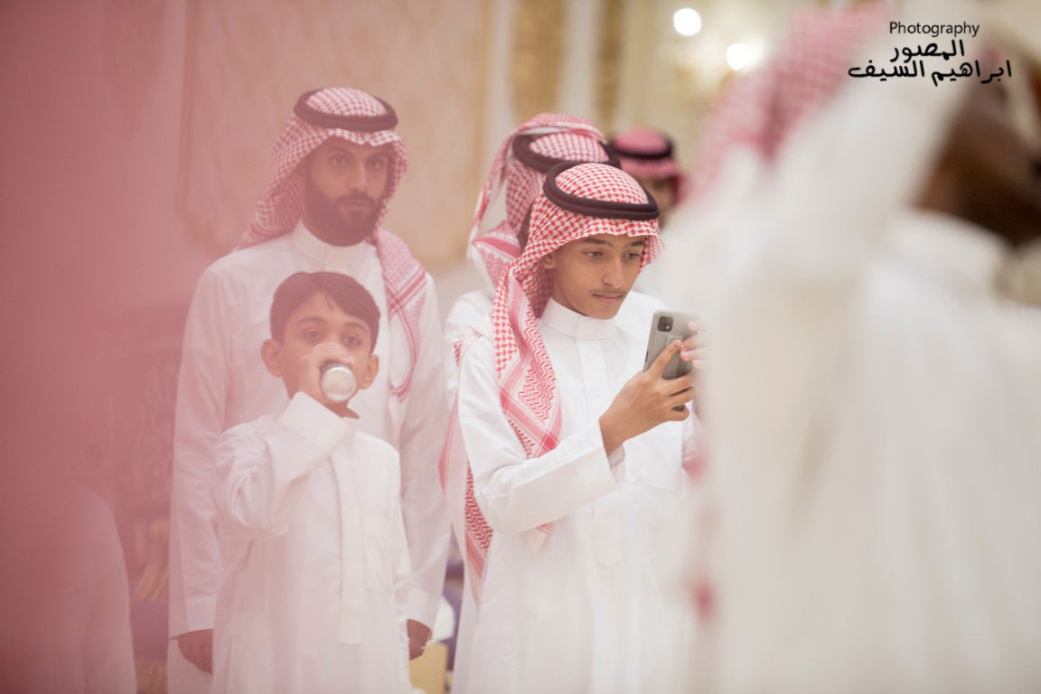 الرزقان يحتفلون في زواج أبنتهم