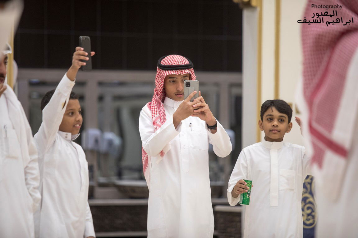 الرزقان يحتفلون في زواج أبنتهم