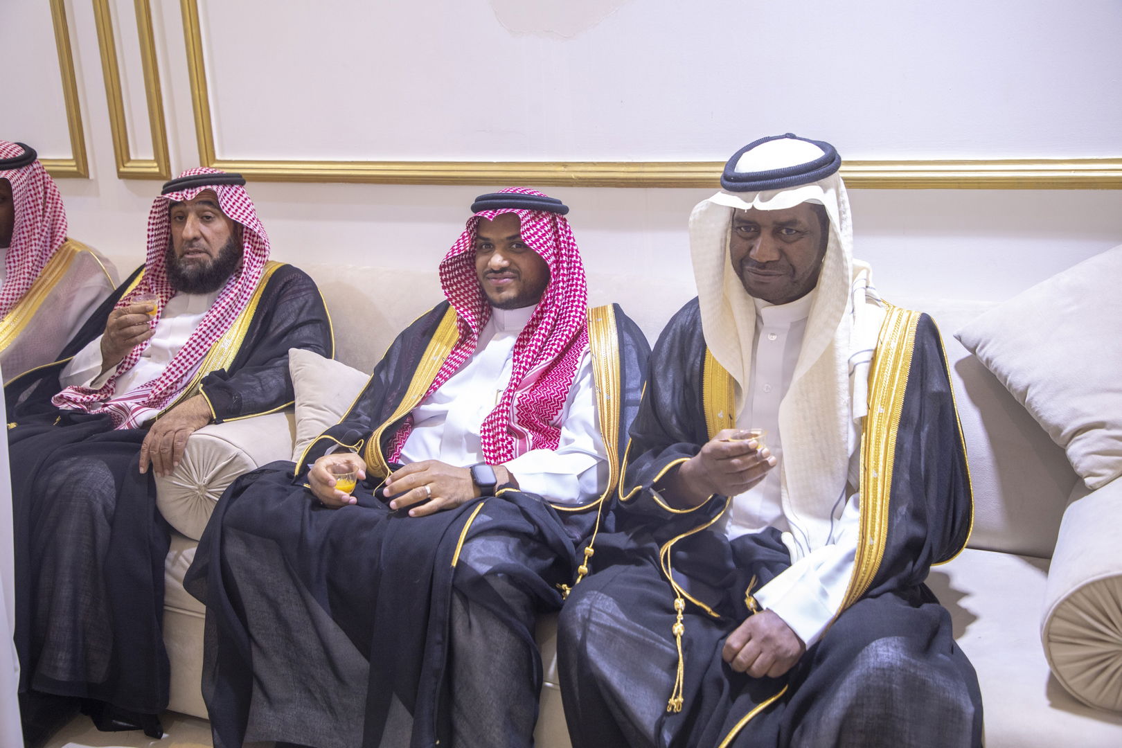 بارك الله لهما وبارك عليهما وجمع بينهما في خير