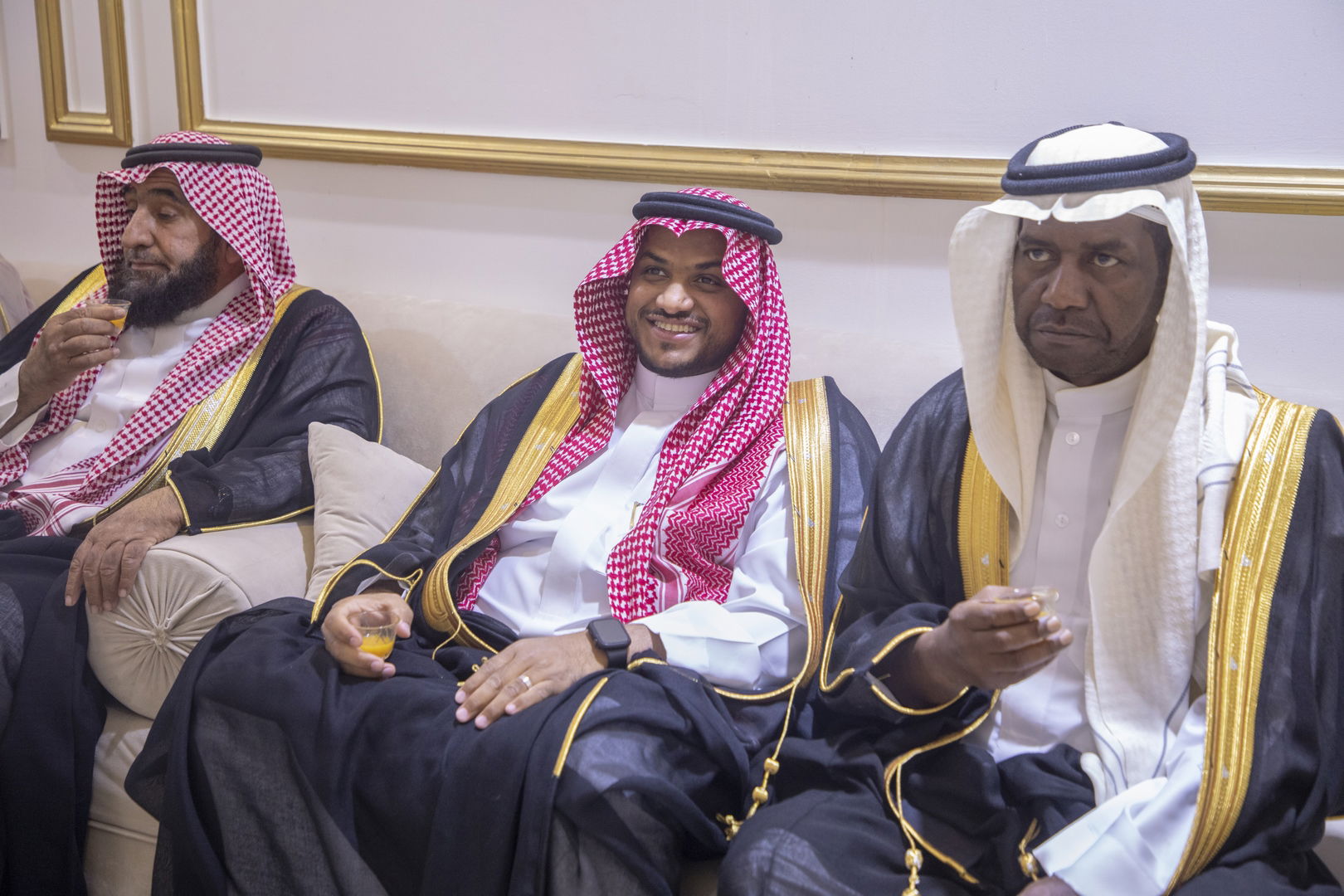 بارك الله لهما وبارك عليهما وجمع بينهما في خير