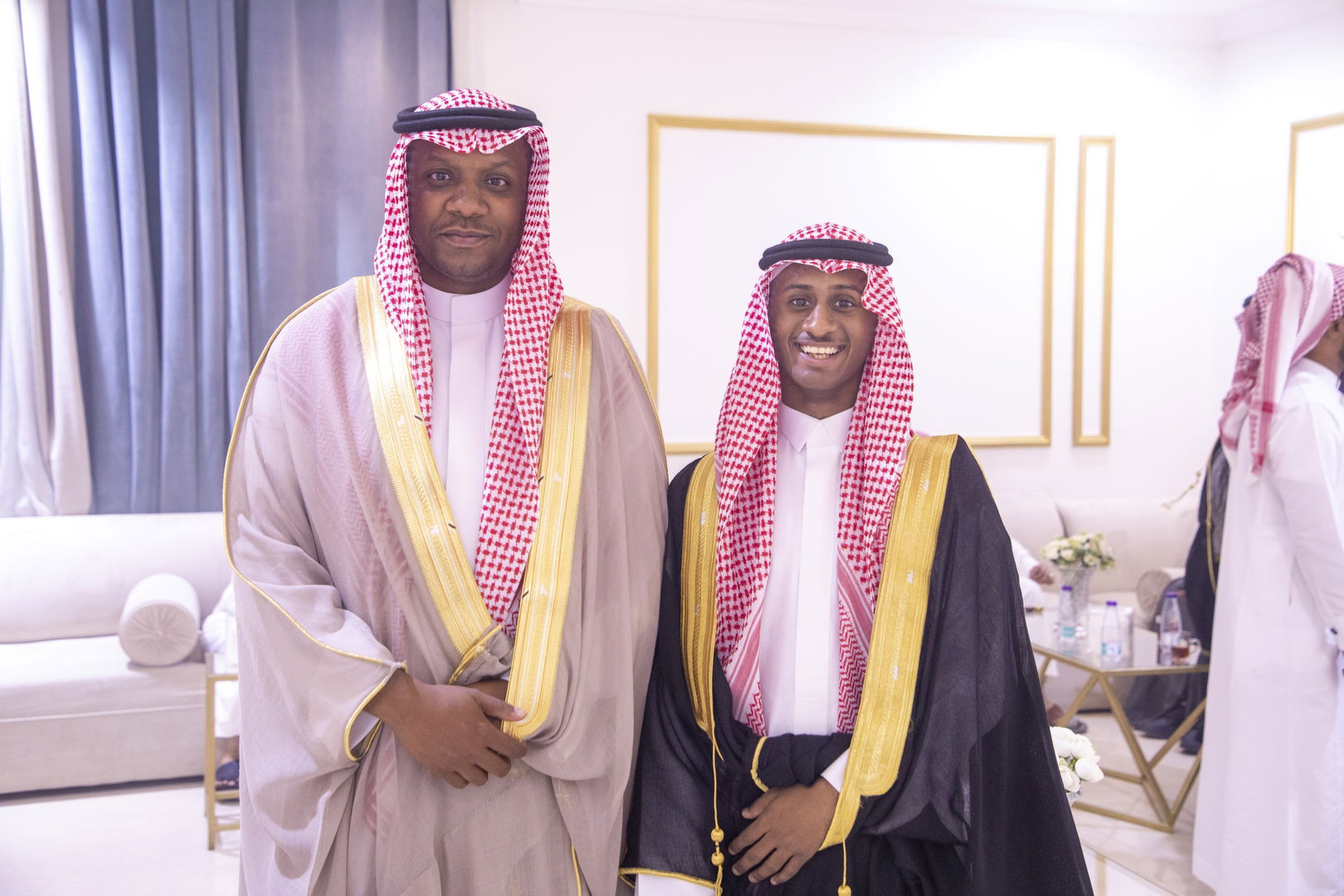 بارك الله لهما وبارك عليهما وجمع بينهما في خير