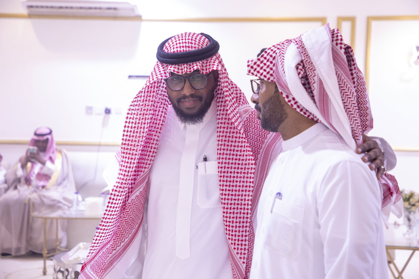 بارك الله لهما وبارك عليهما وجمع بينهما في خير