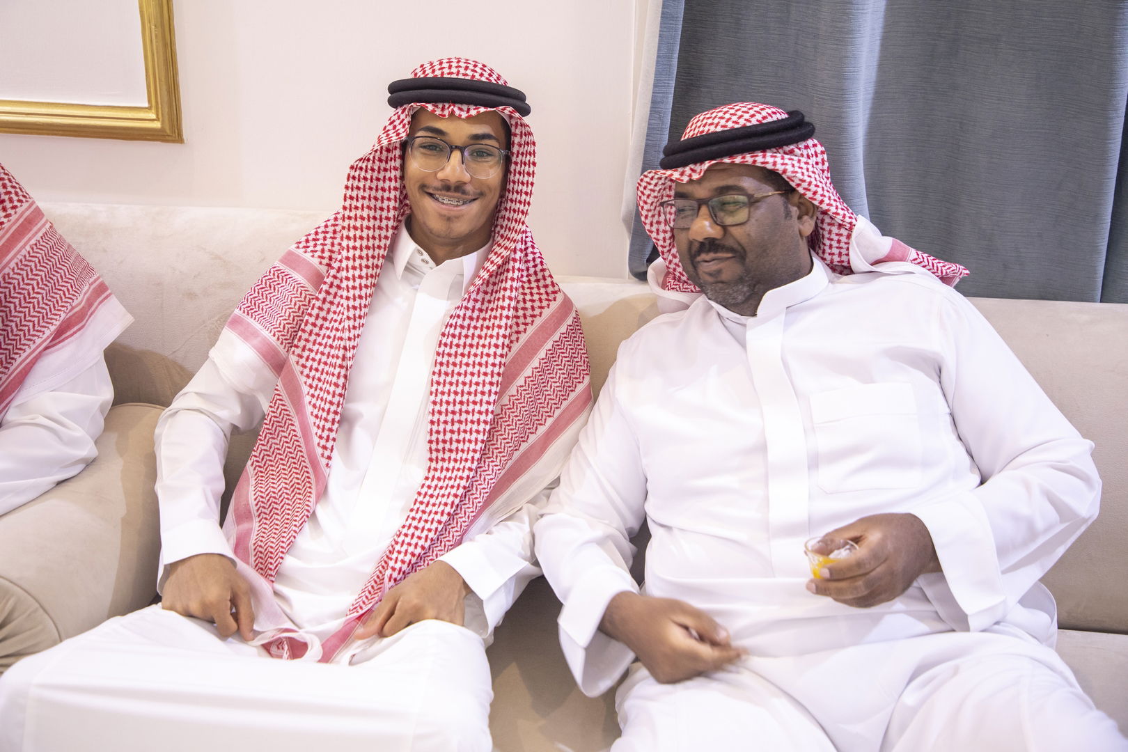 بارك الله لهما وبارك عليهما وجمع بينهما في خير