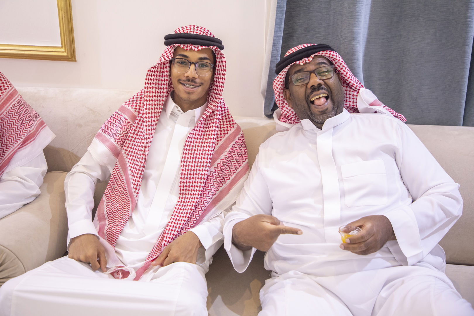 بارك الله لهما وبارك عليهما وجمع بينهما في خير