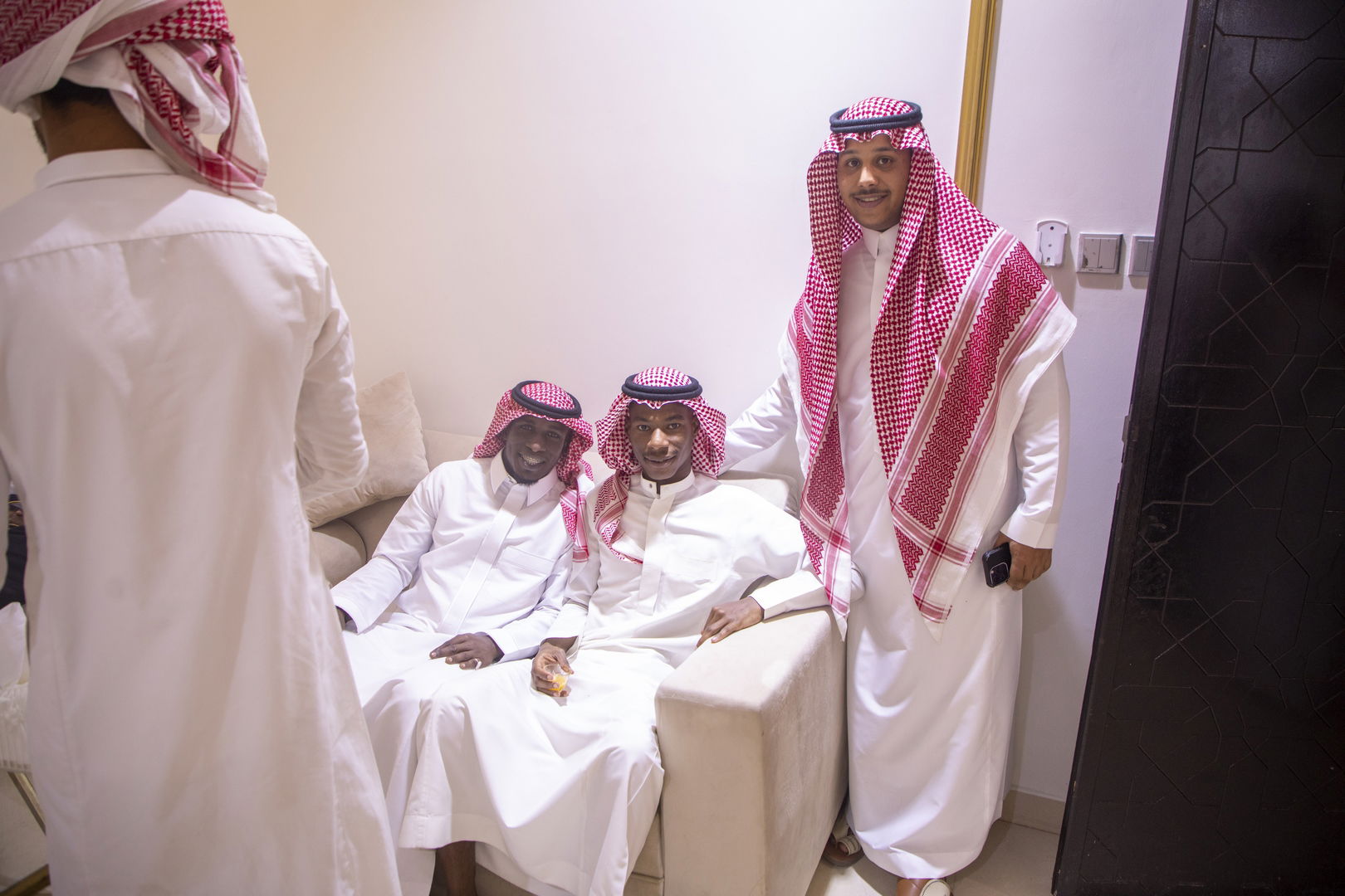 بارك الله لهما وبارك عليهما وجمع بينهما في خير