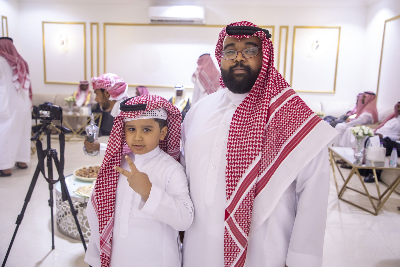 بارك الله لهما وبارك عليهما وجمع بينهما في خير