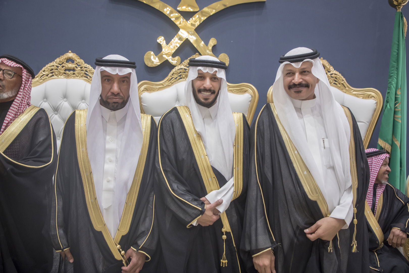 واحييا هذا الزواج غناء الفنانين 1. دحوم الطلاسي                                 2. منصور الدخيل                 3. بن مرضي                4. محمد مبارك