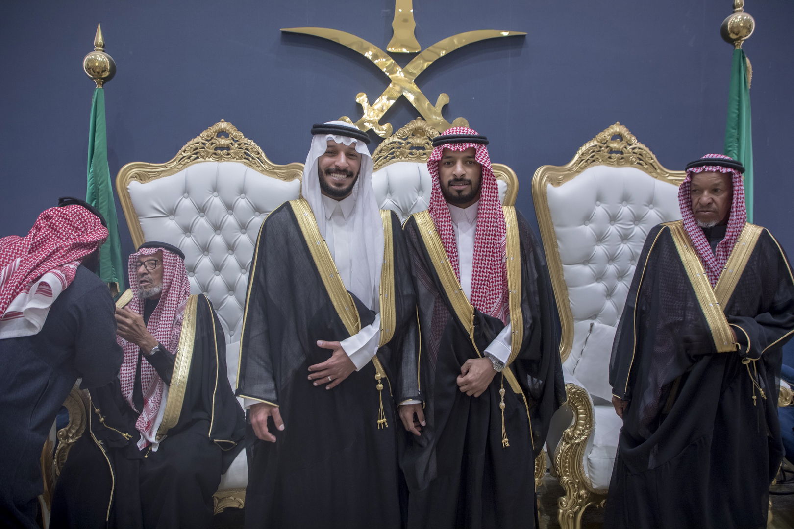 واحييا هذا الزواج غناء الفنانين 1. دحوم الطلاسي                                 2. منصور الدخيل                 3. بن مرضي                4. محمد مبارك