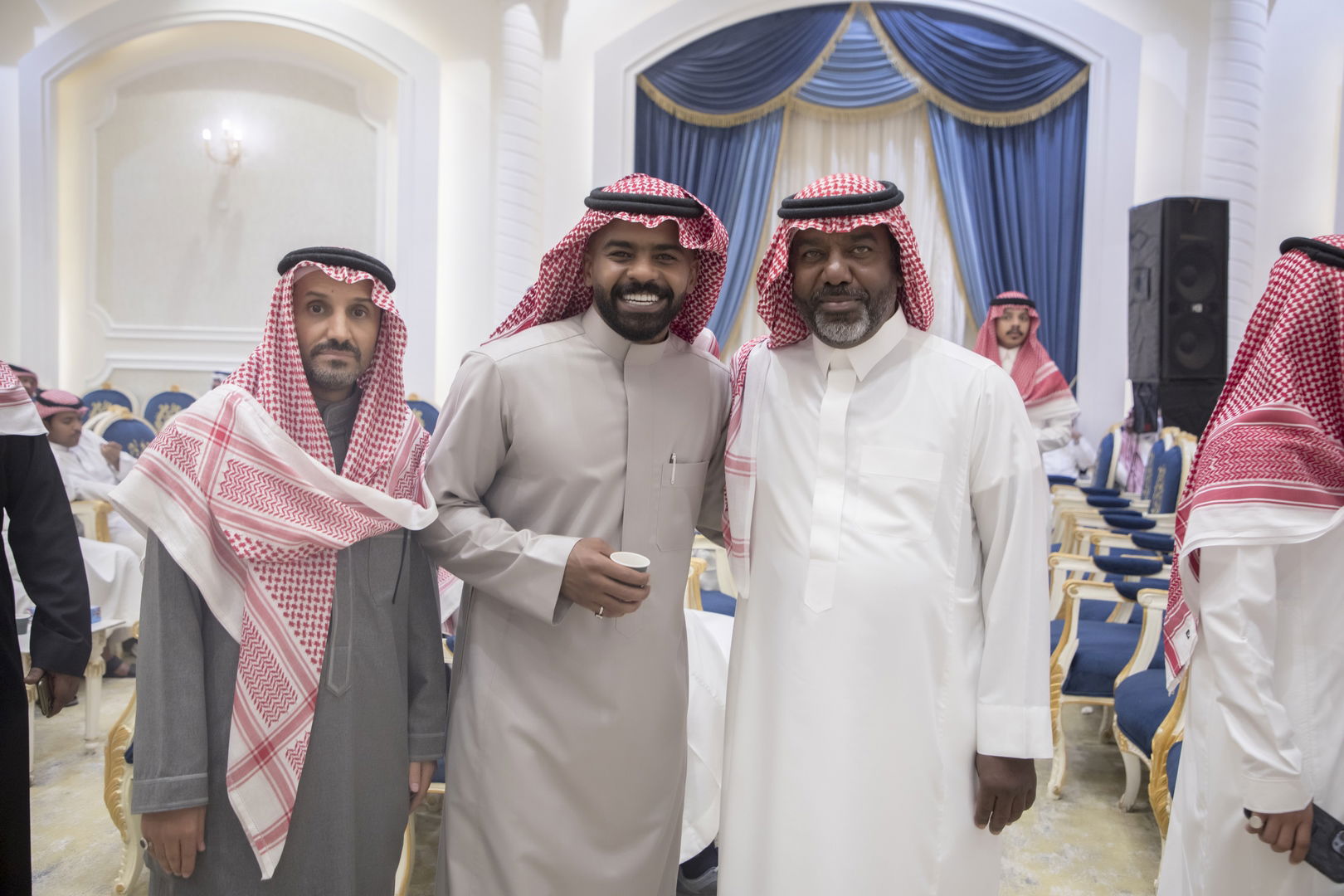 واحييا هذا الزواج غناء الفنانين 1. دحوم الطلاسي                                 2. منصور الدخيل                 3. بن مرضي                4. محمد مبارك