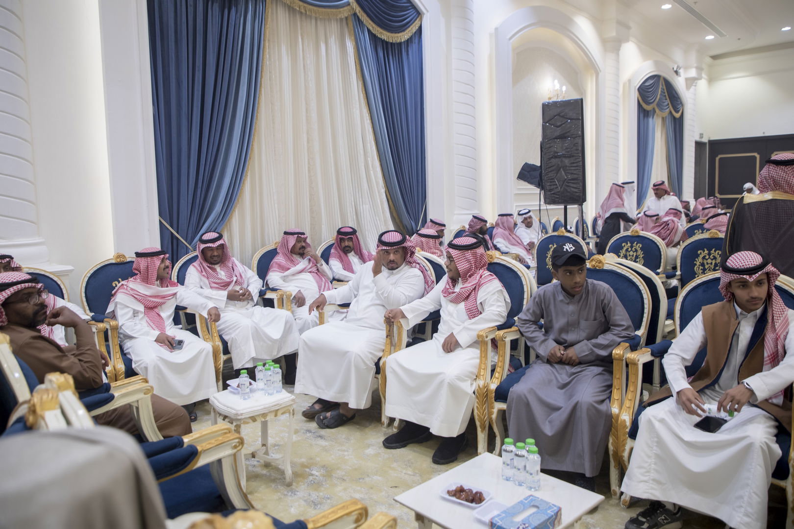 واحييا هذا الزواج غناء الفنانين 1. دحوم الطلاسي                                 2. منصور الدخيل                 3. بن مرضي                4. محمد مبارك