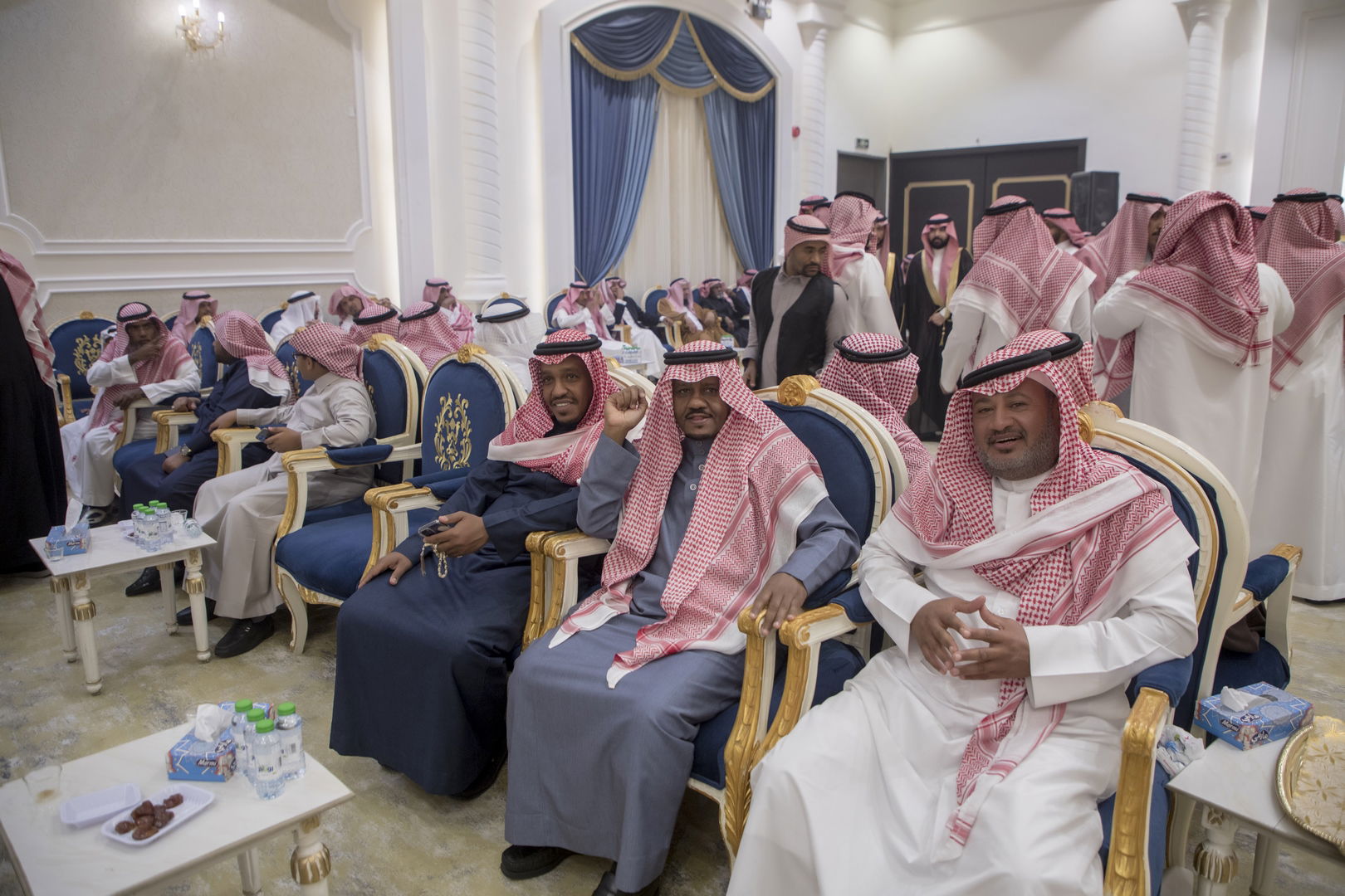 واحييا هذا الزواج غناء الفنانين 1. دحوم الطلاسي                                 2. منصور الدخيل                 3. بن مرضي                4. محمد مبارك