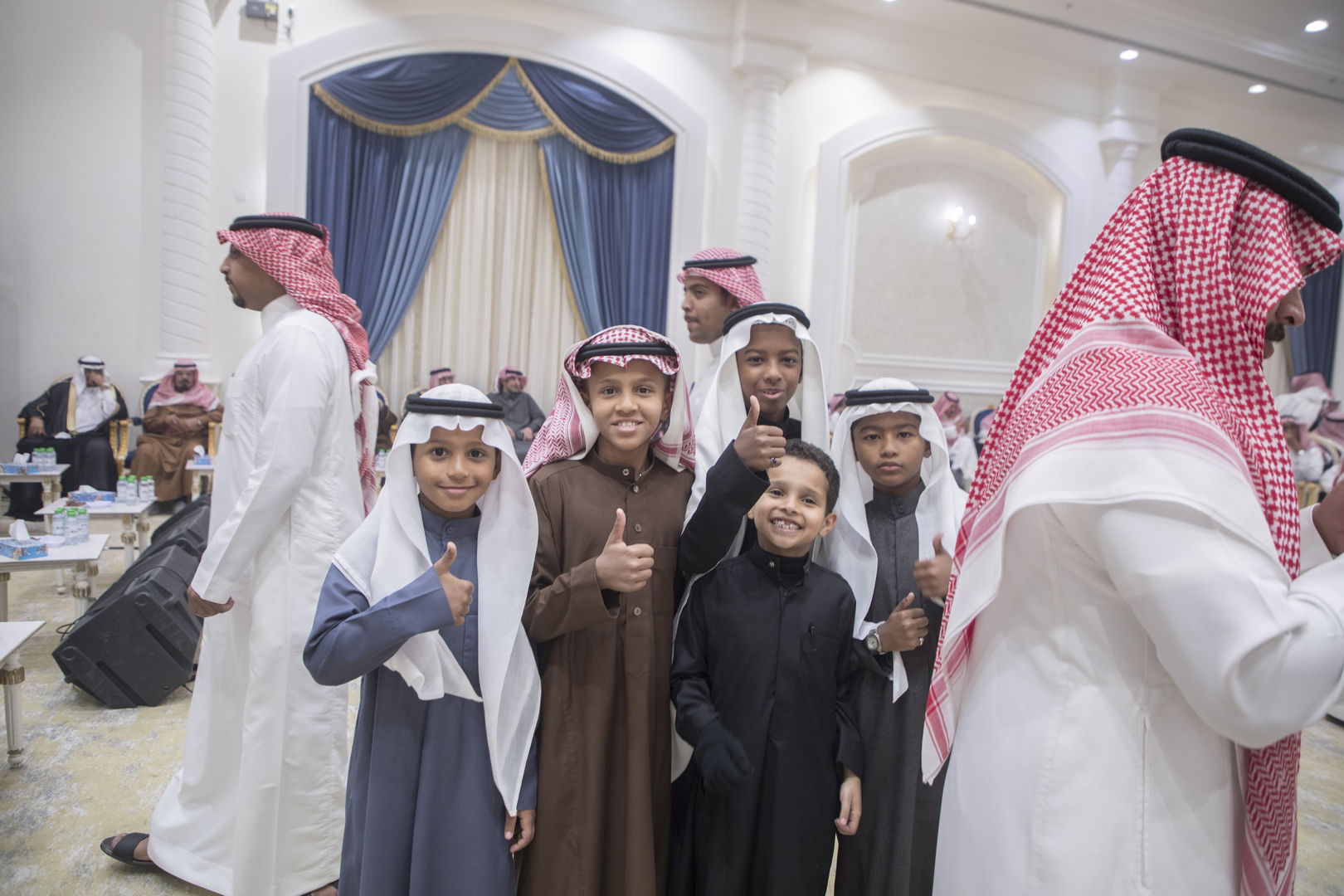 واحييا هذا الزواج غناء الفنانين 1. دحوم الطلاسي                                 2. منصور الدخيل                 3. بن مرضي                4. محمد مبارك