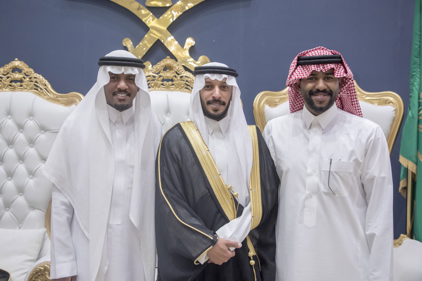 واحييا هذا الزواج غناء الفنانين 1. دحوم الطلاسي                                 2. منصور الدخيل                 3. بن مرضي                4. محمد مبارك