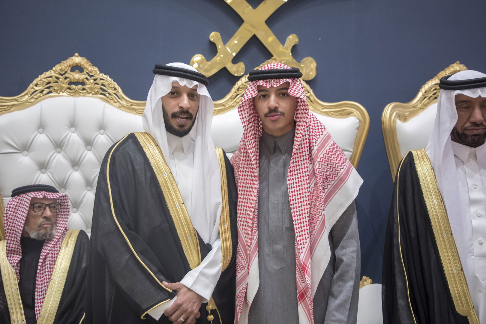 واحييا هذا الزواج غناء الفنانين 1. دحوم الطلاسي                                 2. منصور الدخيل                 3. بن مرضي                4. محمد مبارك