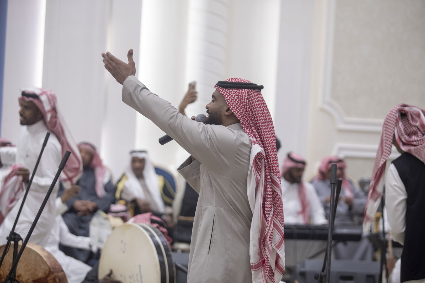 واحييا هذا الزواج غناء الفنانين 1. دحوم الطلاسي                                 2. منصور الدخيل                 3. بن مرضي                4. محمد مبارك