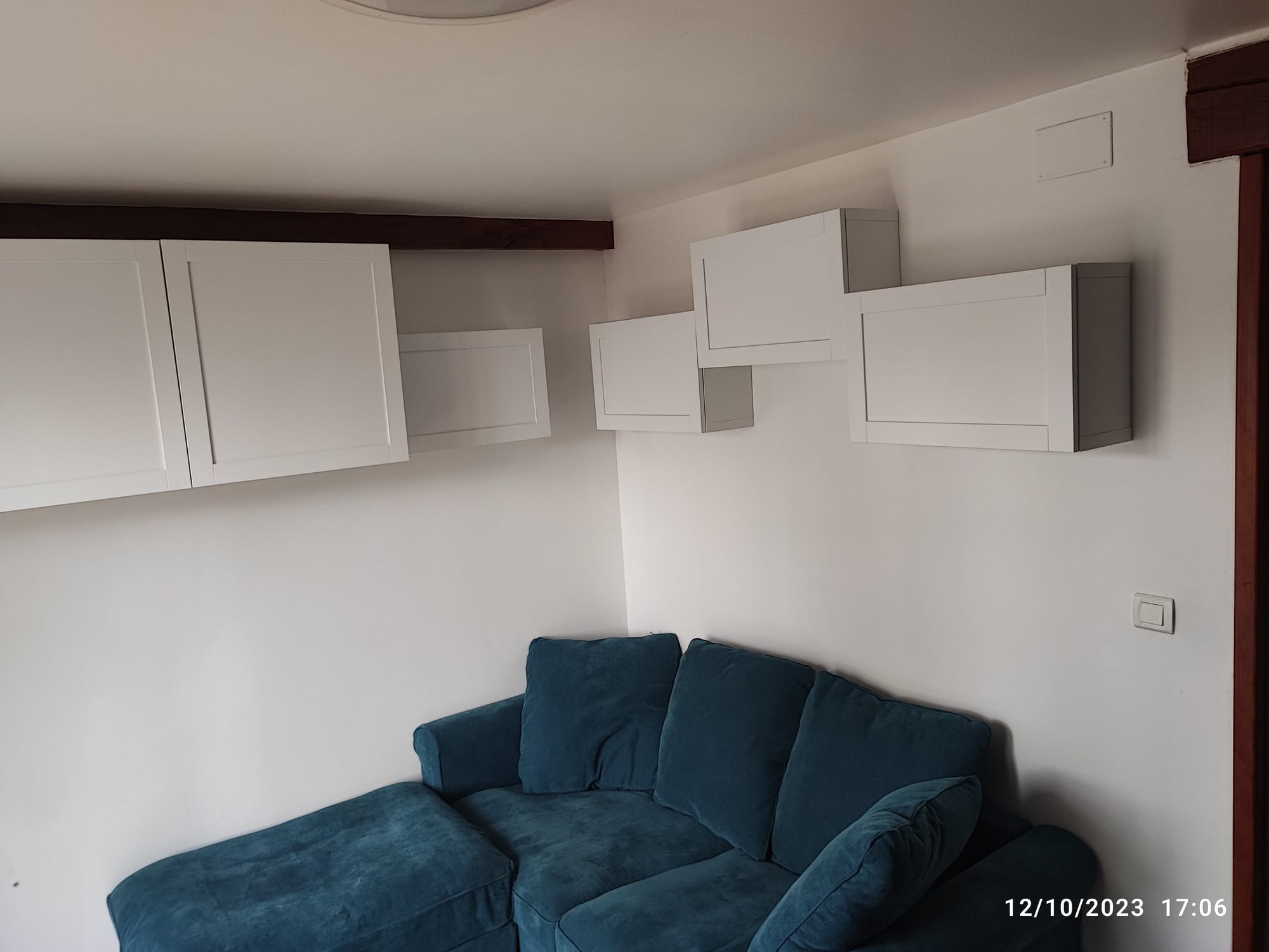 Montage de meuble & fixation d'étagère IKEA.