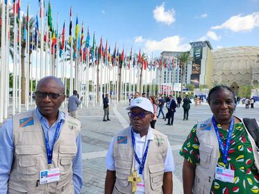 Le Cardinal Ambongo, Monseigneur Muyengo et d'autres membres de la RDC à la COP28 à Dubai