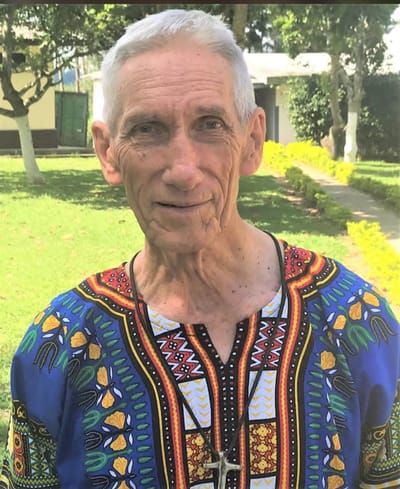 Un prêtre de 82 ans retrouvé mort dans sa chambre avec vidéo comme preuve