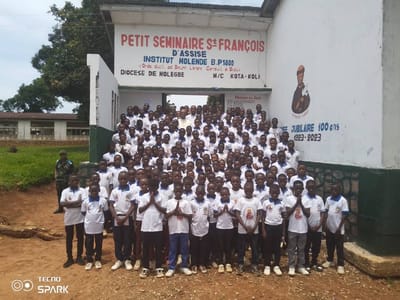 VISITE PASTORALE DE MGR JOSE-BERNARD LIKOLO A KOTA-KOLI (PETIT SÉMINAIRE ET PAROISSE)