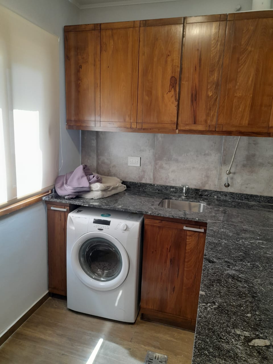 mueble de lavadero en madera macisa