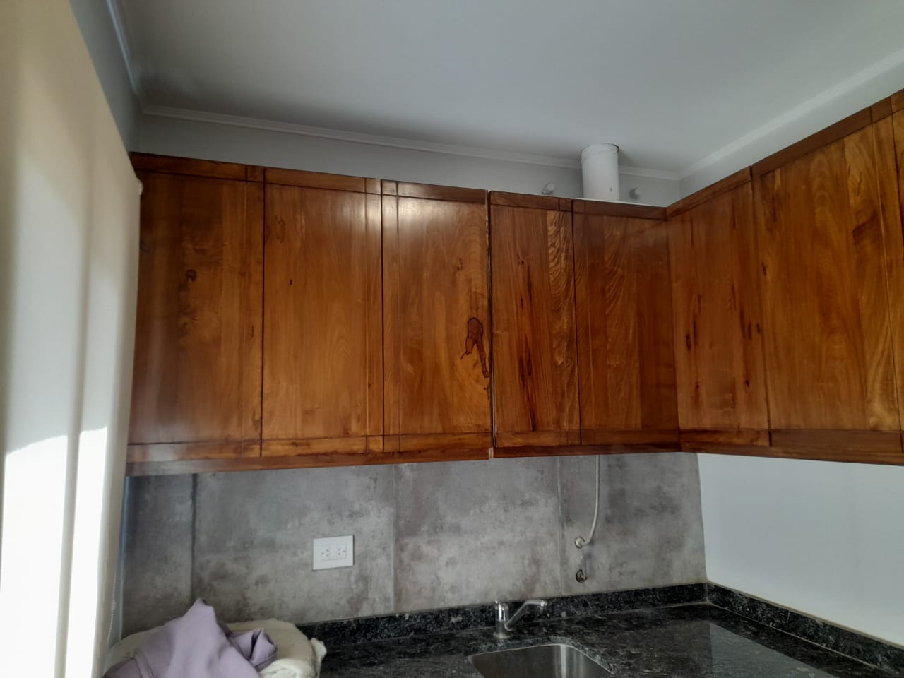 mueble de lavadero en madera macisa