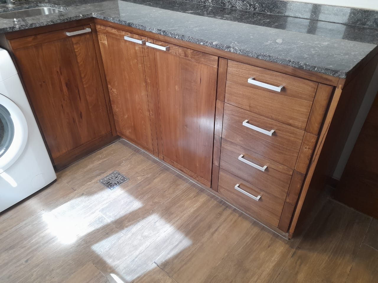 mueble de lavadero en madera macisa