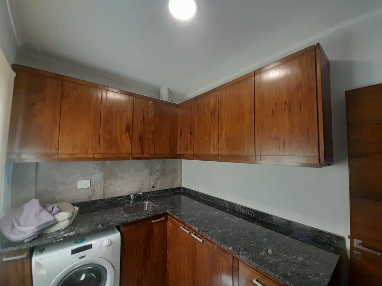 mueble de lavadero en madera macisa