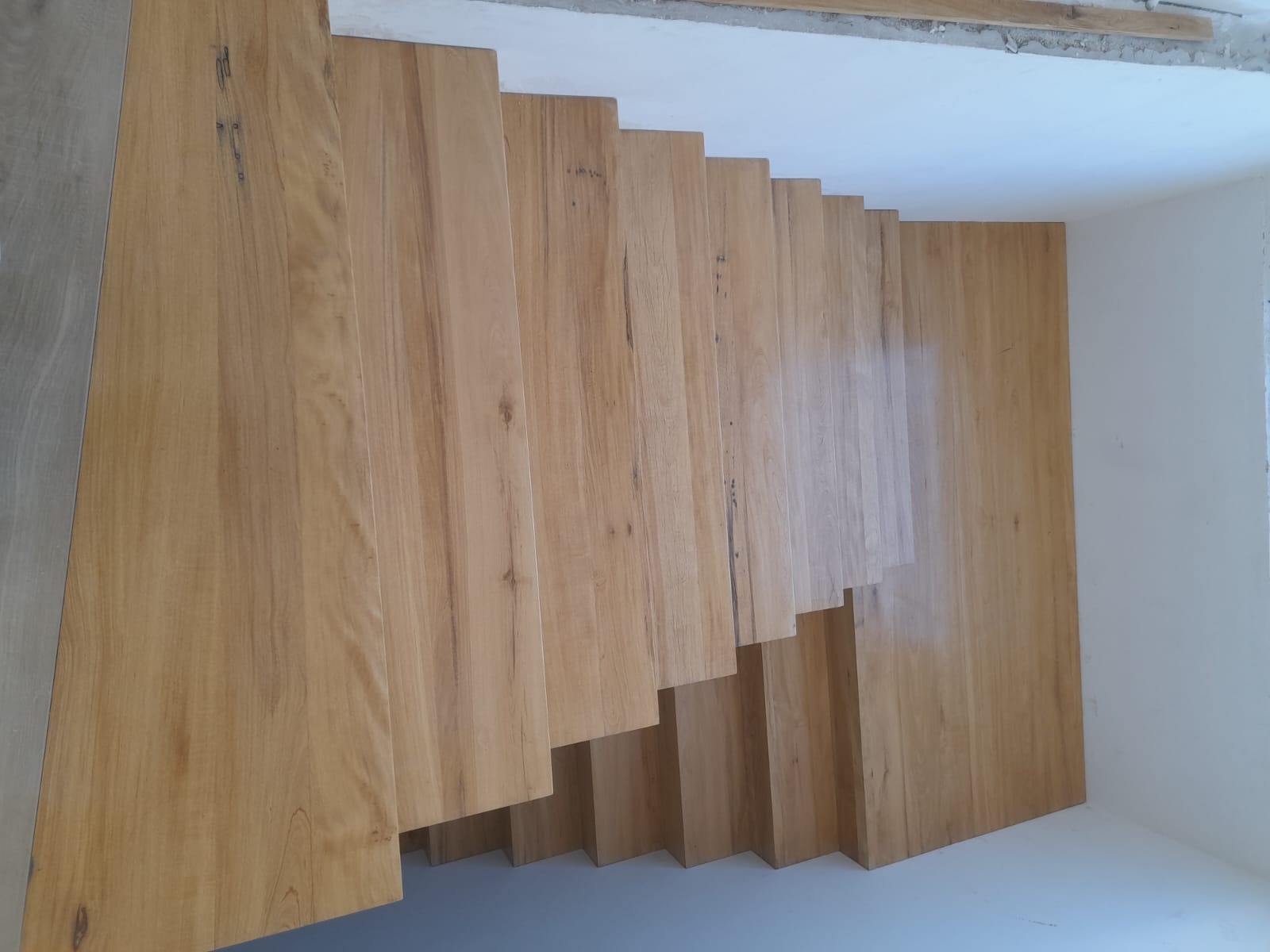 ESCALERA EN GUATAMBU