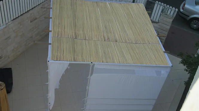 סוכות דו גובה